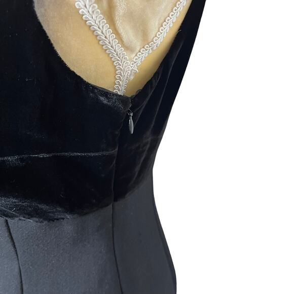 L.K. Bennett Black V-Neck Velvet Dress LBD NEW NWT Size US 6 C2-23 - Picture 5 of 10